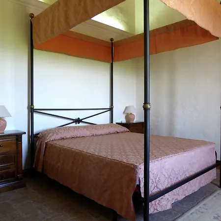 Holiday home Vintage Castle In Monteriggioni Tuscany Near Forest *